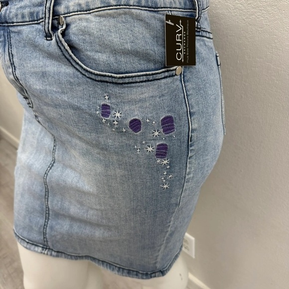 Torrid Disney Tangled Lantern Embroidered Denim Skirt - Size 18 - Picture 5 of 7